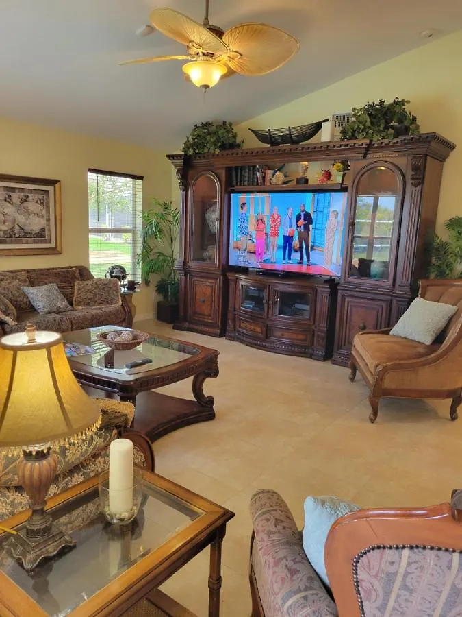 Tropical Paradise Getaway Cape Coral