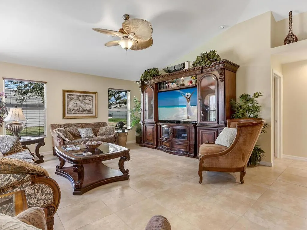 Holiday home Tropical Paradise Getaway Cape Coral