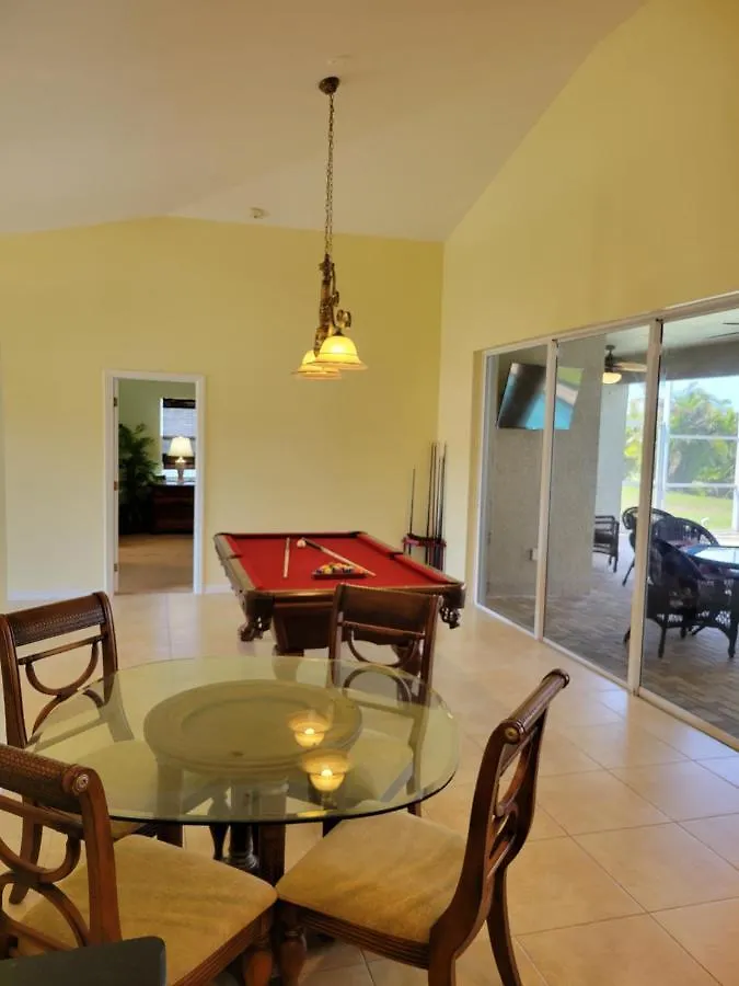 Holiday home Tropical Paradise Getaway *