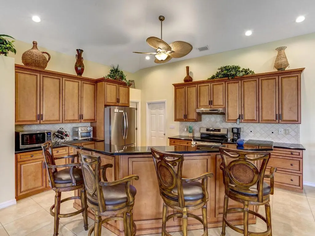 Tropical Paradise Getaway * Cape Coral