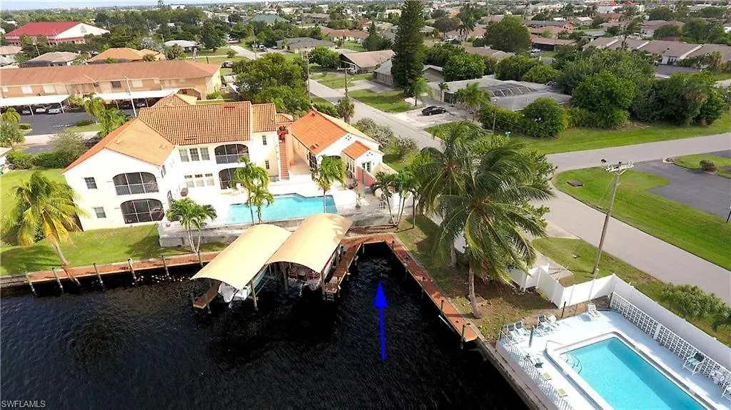 Water Views & Community Pool - Casa Marbella - Roelens Vacations * Cape Coral