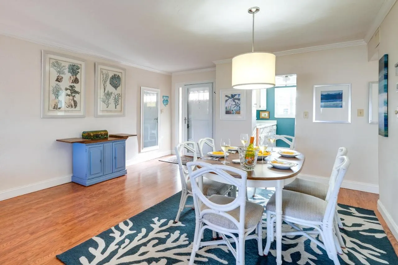 Waterfront With Screened Porch! Cape Coral