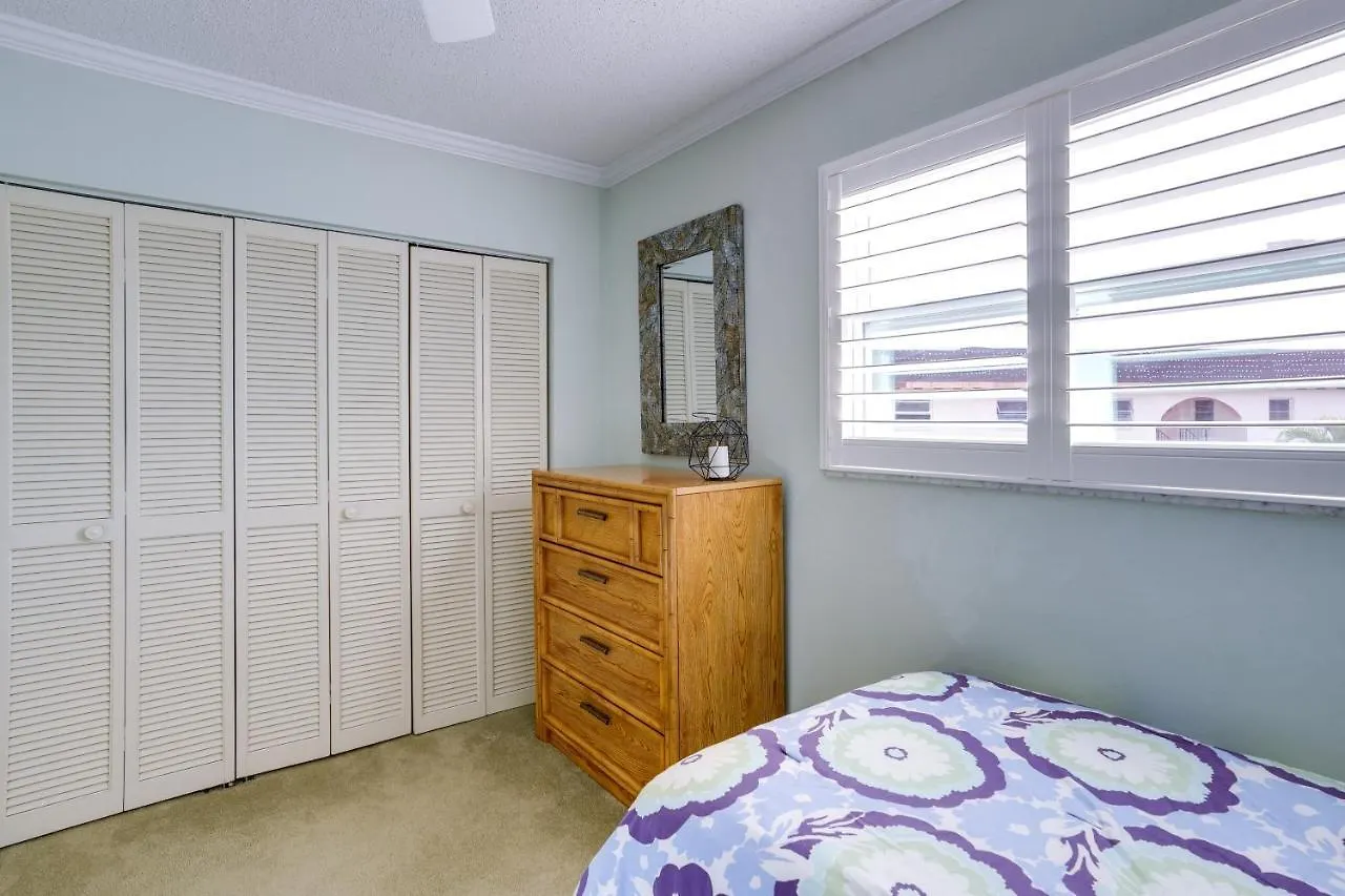 Apartment Waterfront With Screened Porch!
