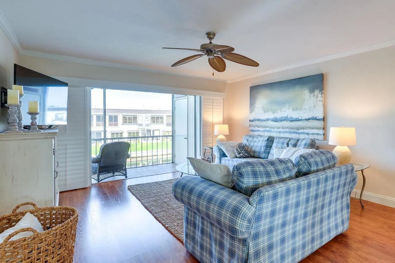 Waterfront With Screened Porch! *