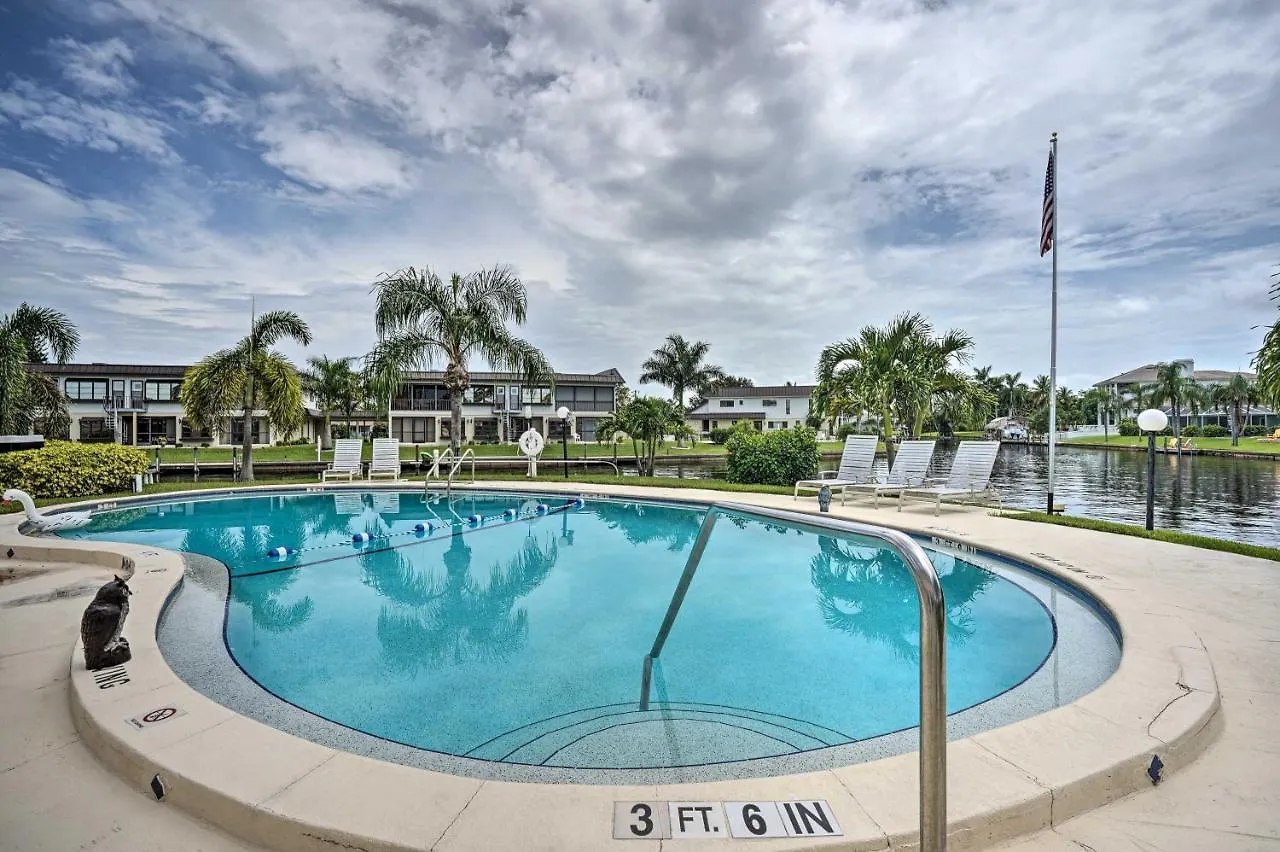 Apartment Waterfront With Screened Porch!