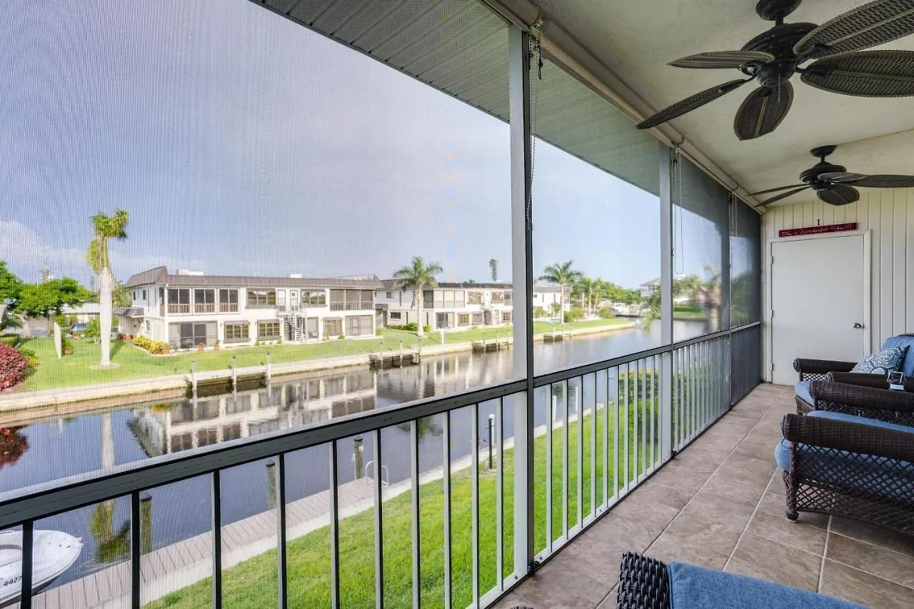 Waterfront With Screened Porch! * Cape Coral