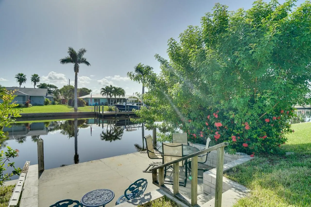 Waterfront Dock And Screened Porch Holiday home Cape Coral