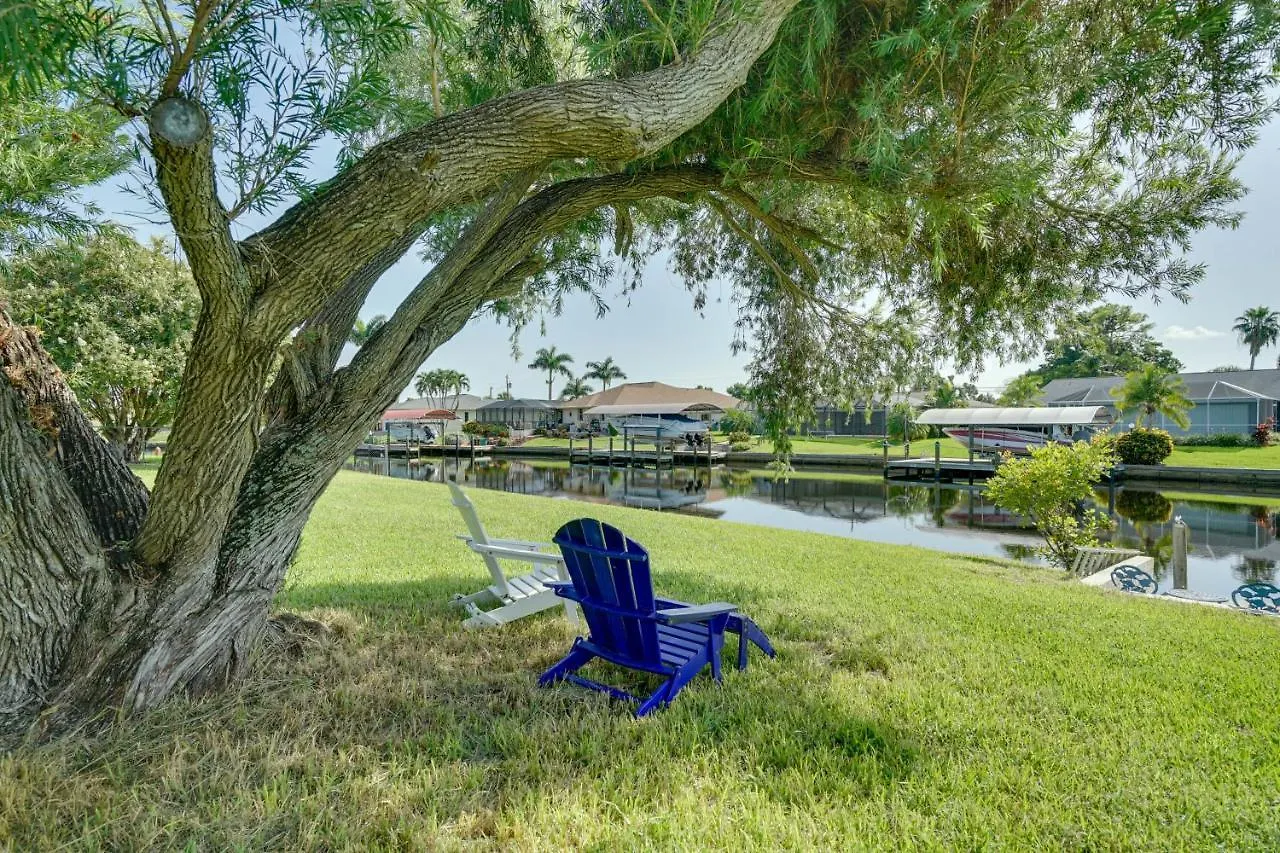 Waterfront Dock And Screened Porch Holiday home