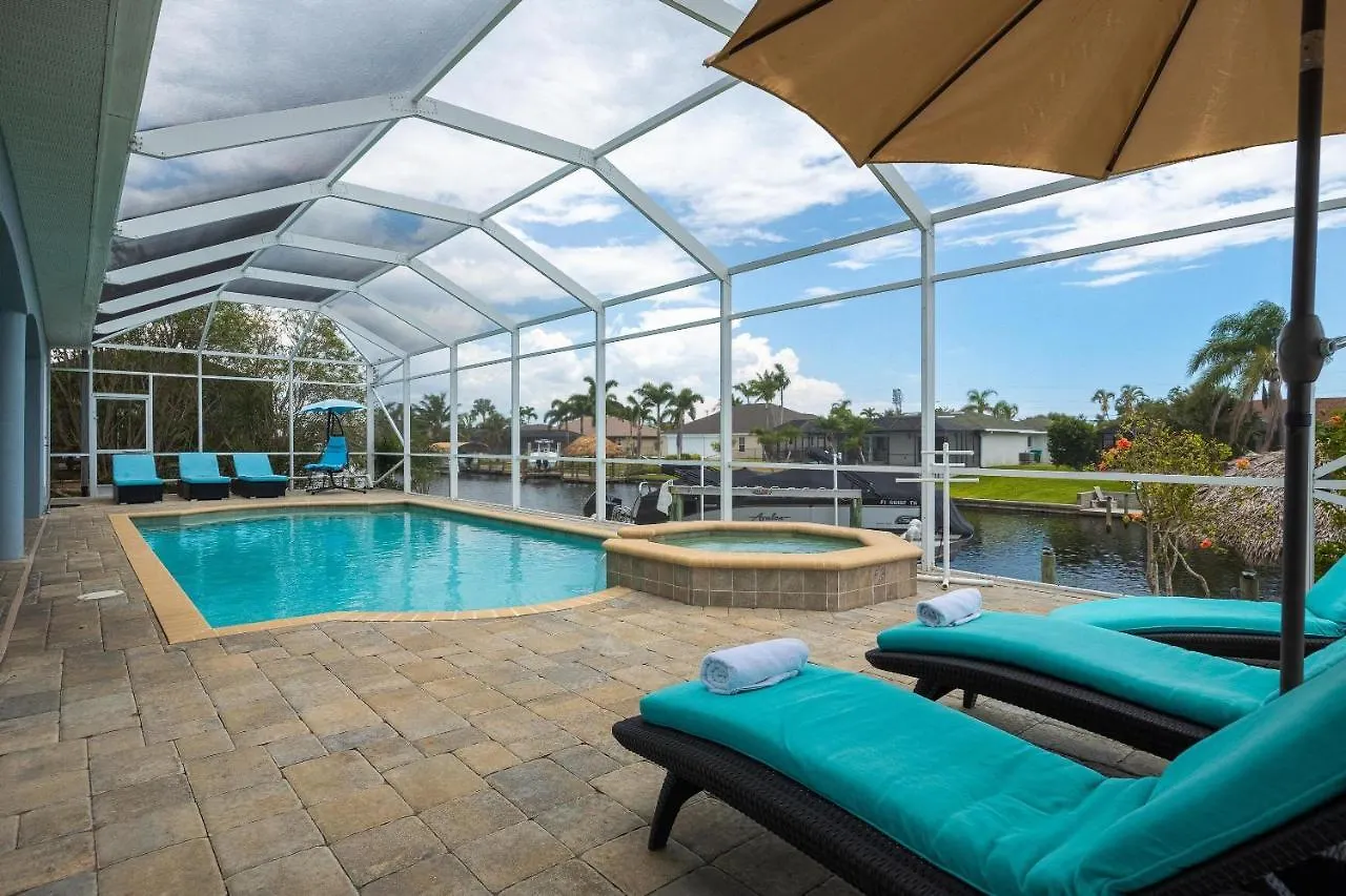 Holiday home Pool And Spa, Tiki, Canal View, Sleeps10! - At Sunshine Funtime