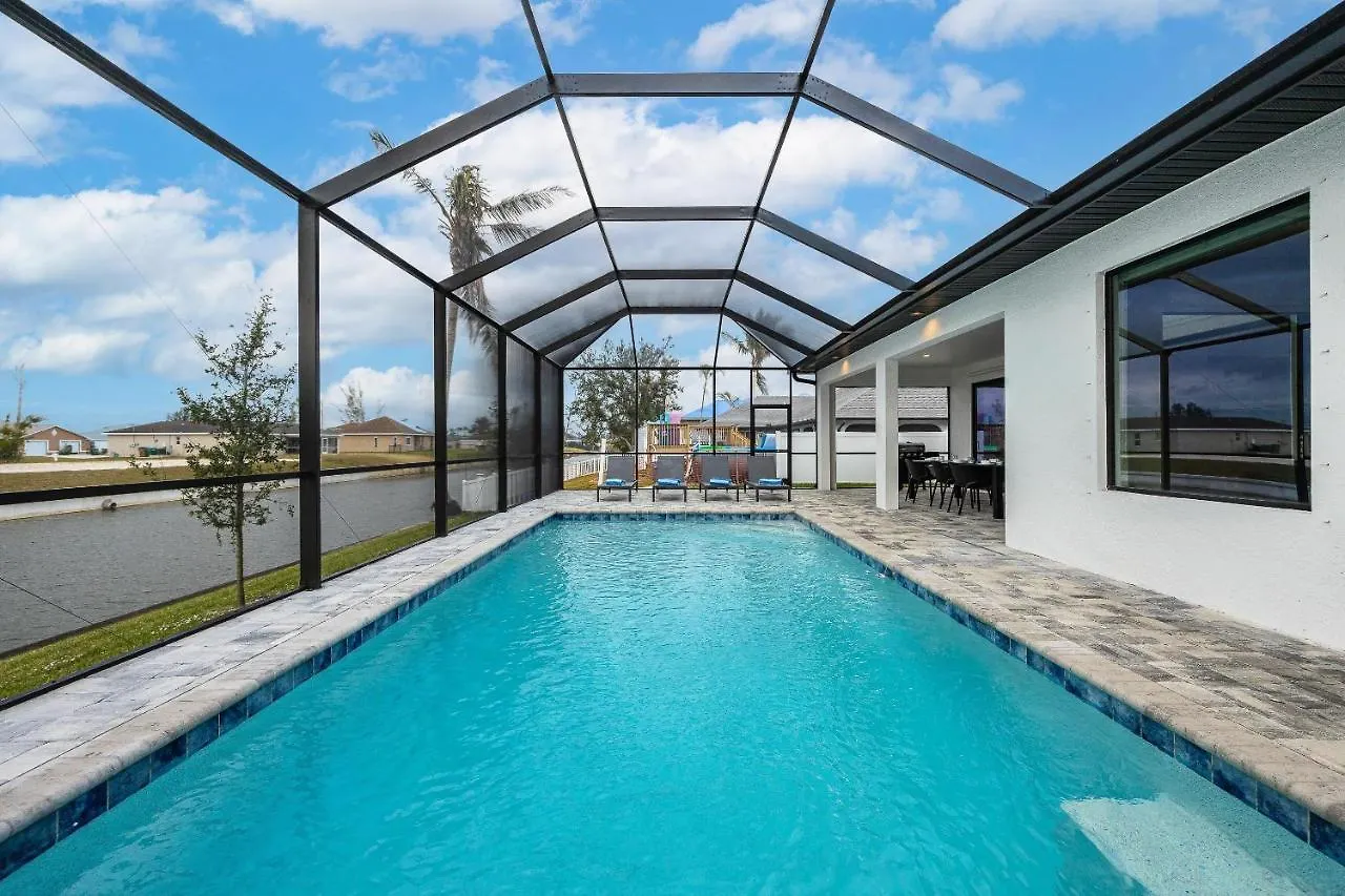 Cloud 9- Roelens Vacations * Cape Coral