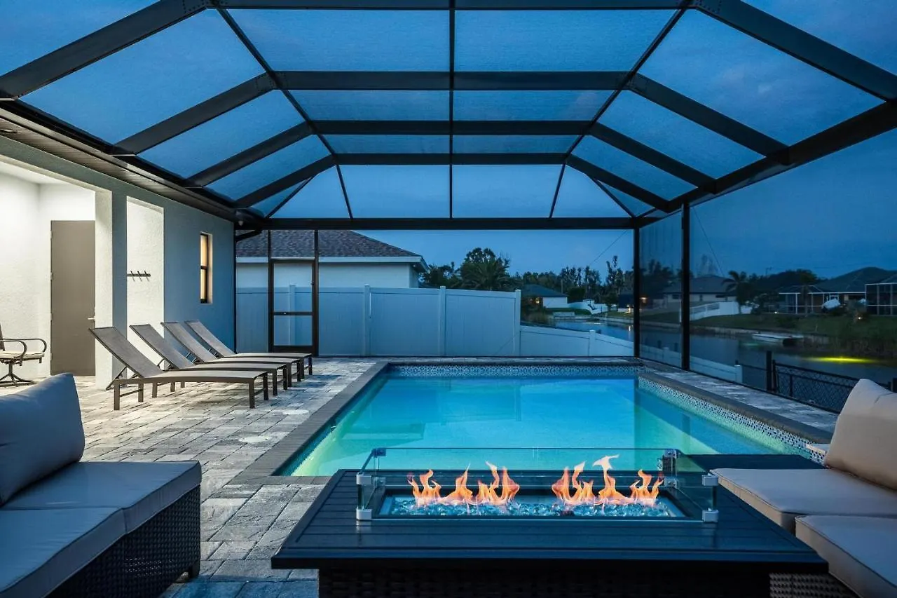 Heated Pool, Canal Views, Sleeps 8 - Sip N' Sea Holiday home *