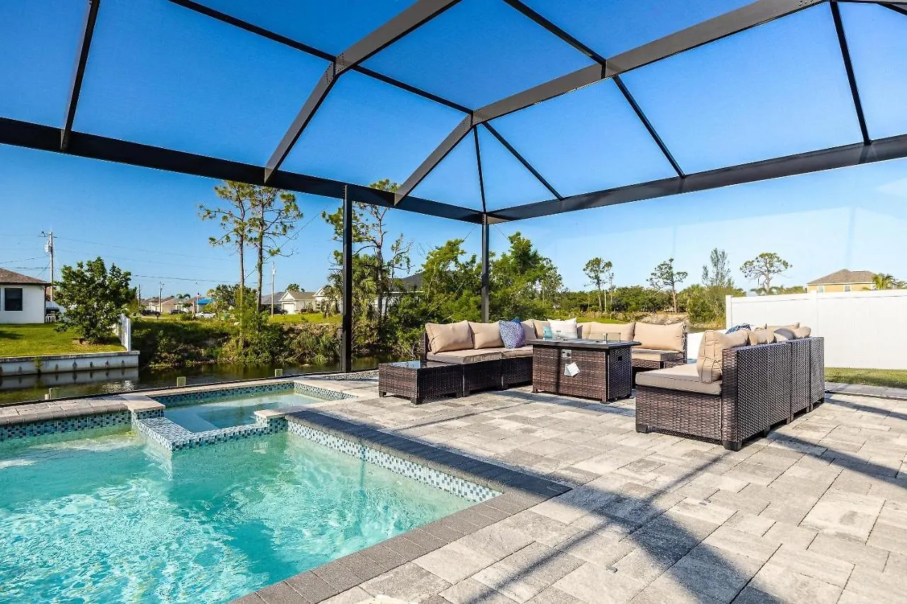 Heated Pool, Canal Views, Sleeps 8 - Sip N' Sea *
