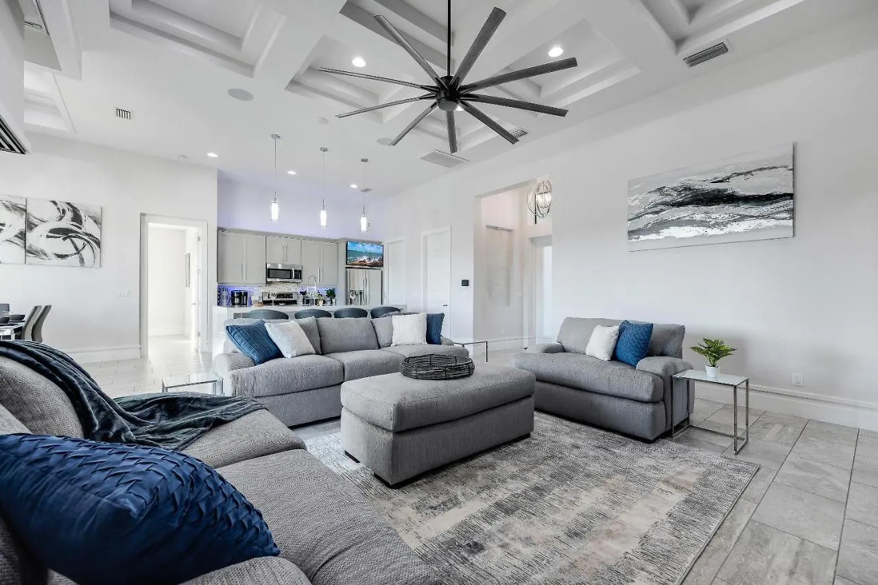 Heated Pool, Canal Views, Sleeps 8 - Sip N' Sea Cape Coral