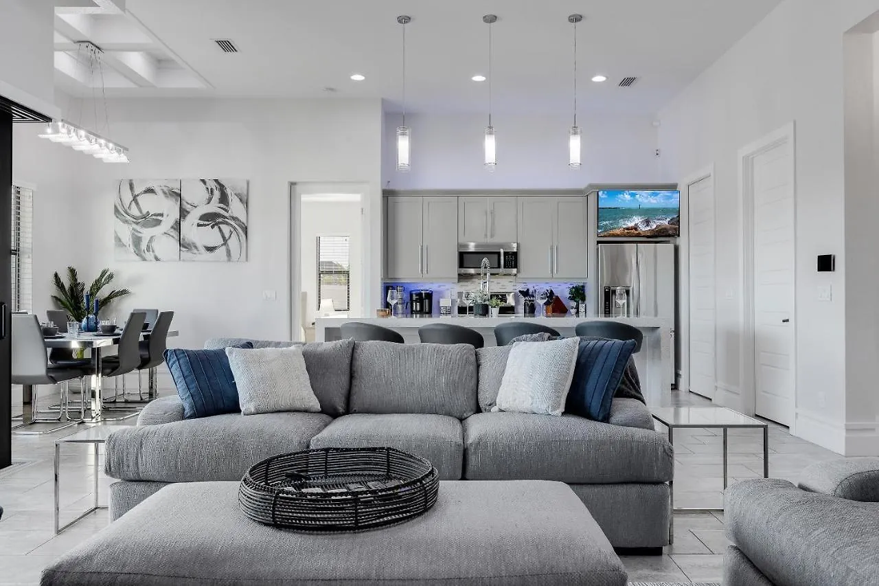 Heated Pool, Canal Views, Sleeps 8 - Sip N' Sea * Cape Coral