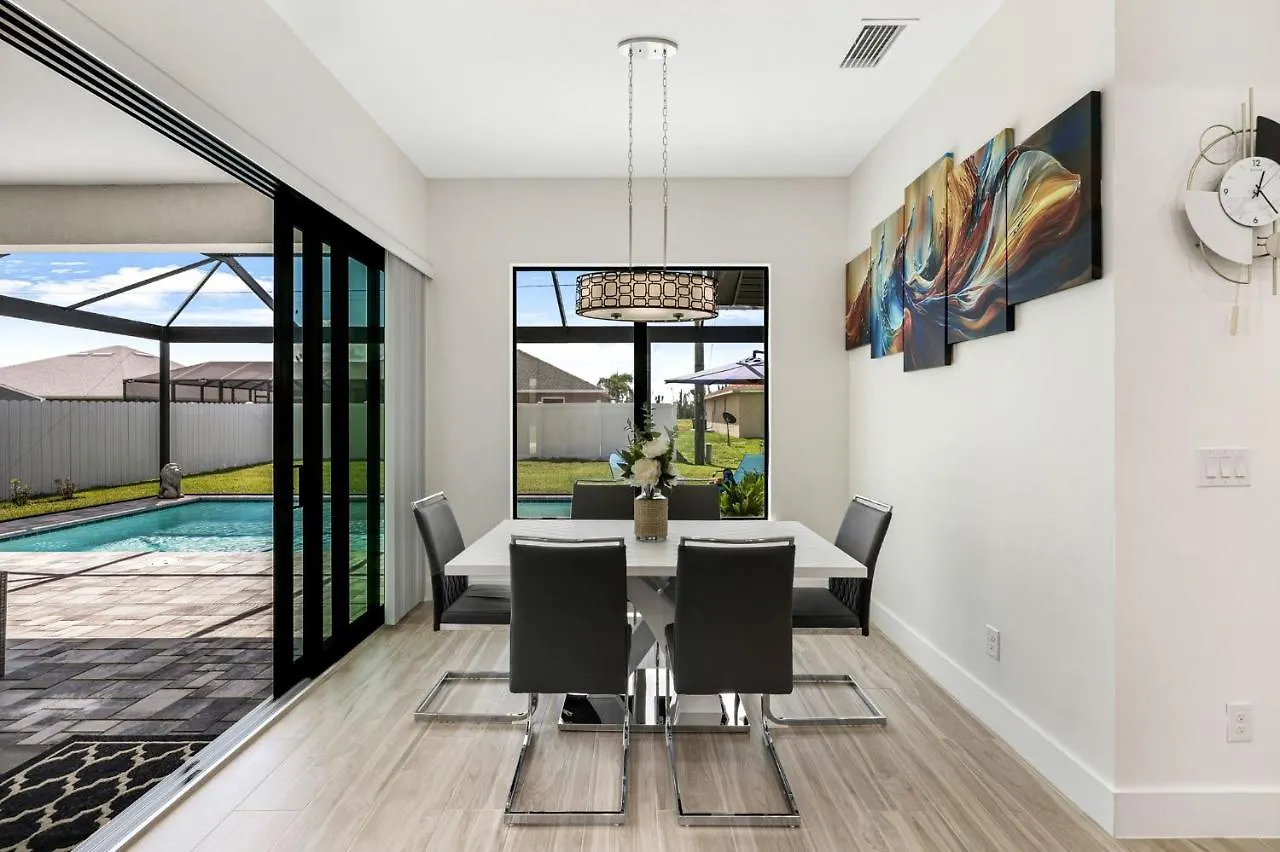 Holiday home Perfect Oasis Retreat ! 2023 Luxury Built Home, Heated Pool And Games Cape Coral