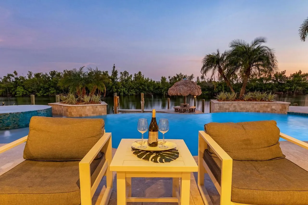 Southern Serenity Holiday home Cape Coral