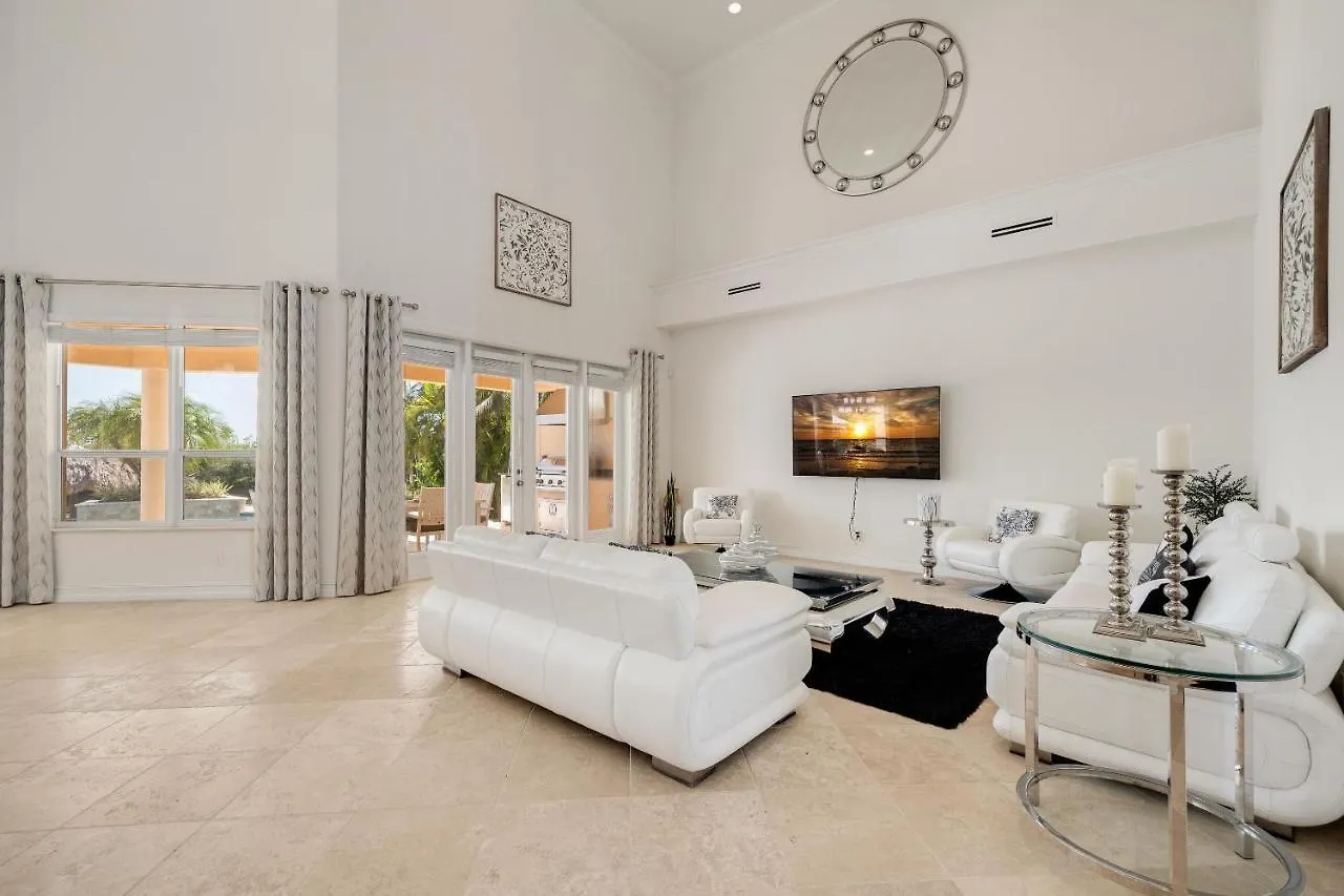 Southern Serenity Holiday home Cape Coral