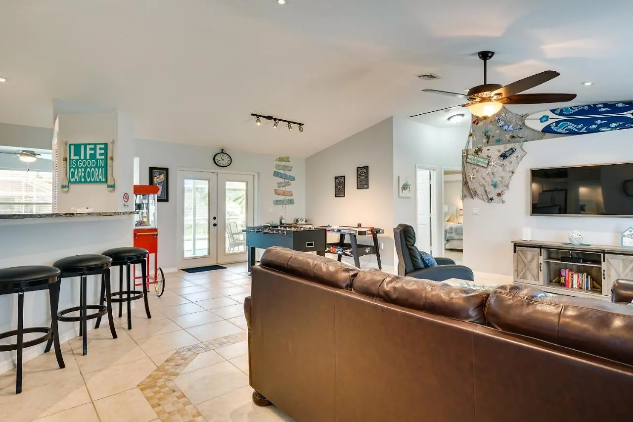 Centrally Located Oasis Pool And Lanai Cape Coral