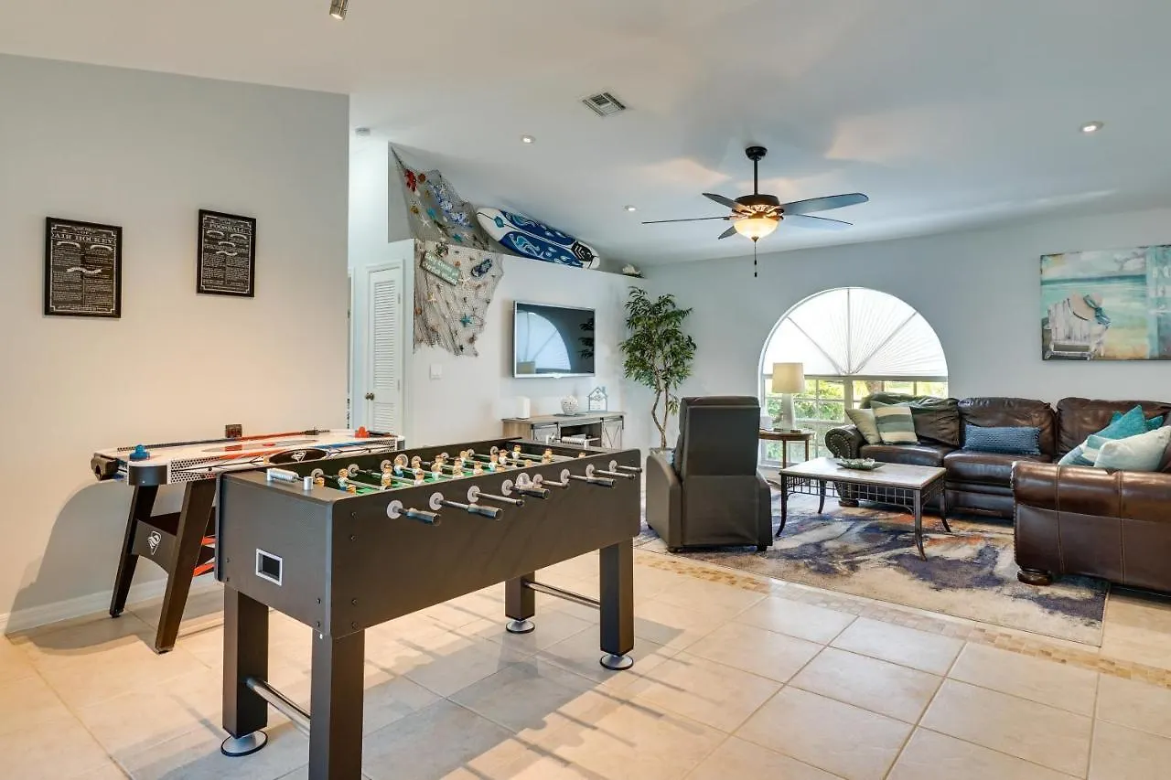 Centrally Located Oasis Pool And Lanai Holiday home Cape Coral