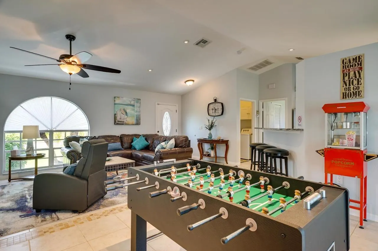 Centrally Located Oasis Pool And Lanai Cape Coral