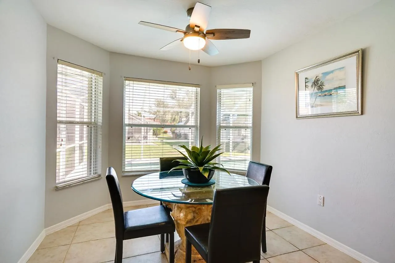 Centrally Located Oasis Pool And Lanai *