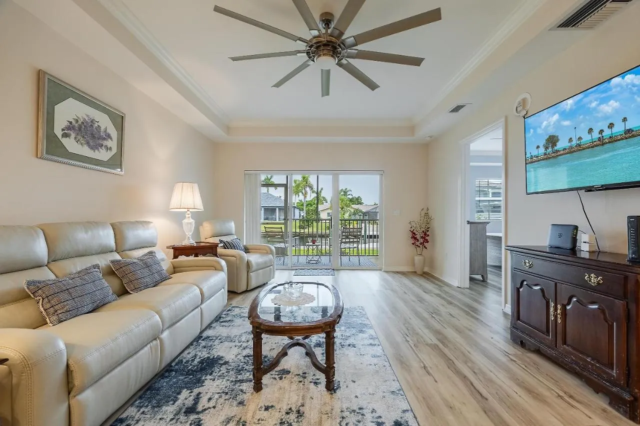 Holiday home Closest To The Pool! - Updated, Bright & Cheery - Serenity Cove - Roelens Vacations Cape Coral