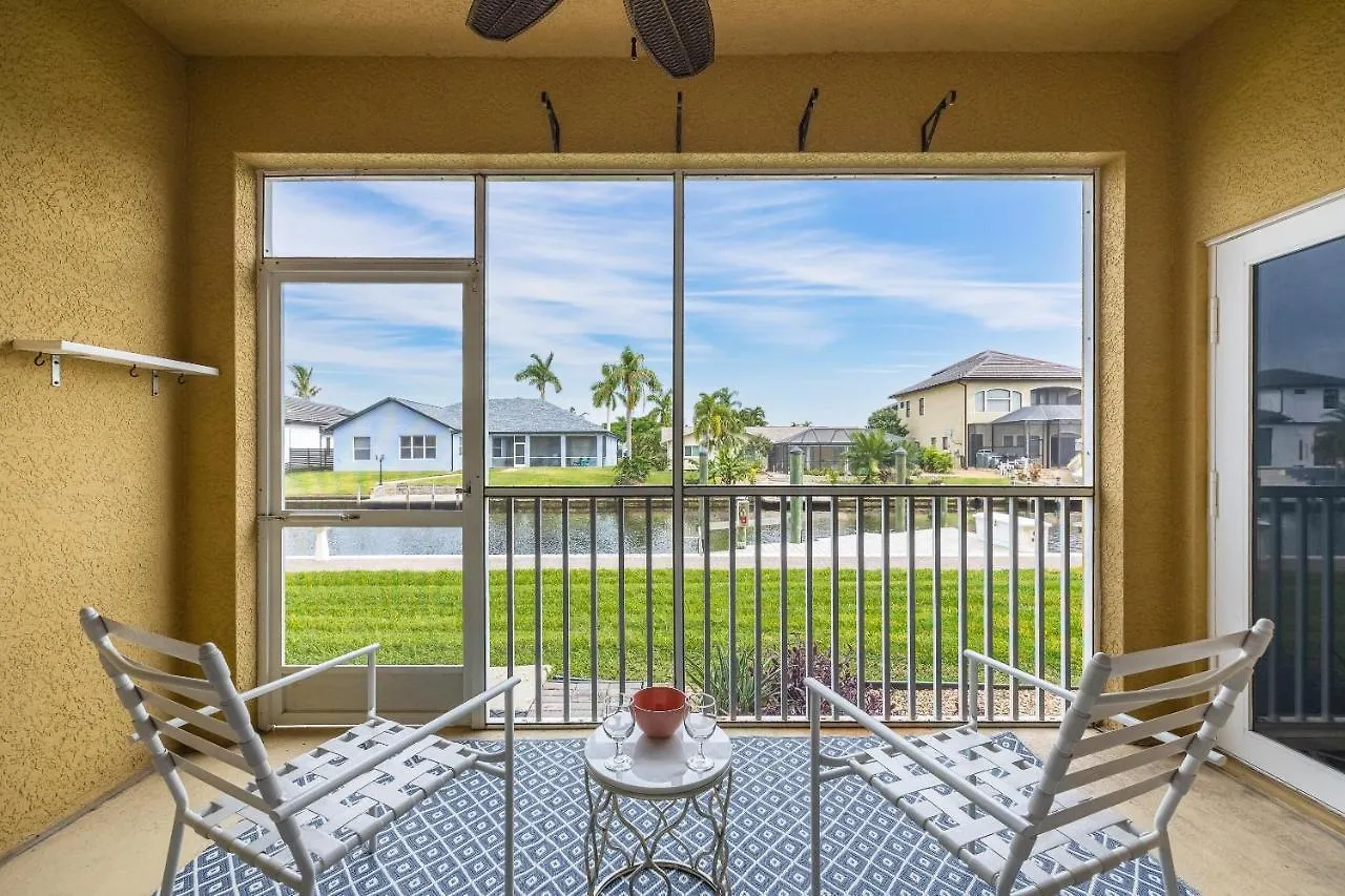 Closest To The Pool! - Updated, Bright & Cheery - Serenity Cove - Roelens Vacations Holiday home Cape Coral