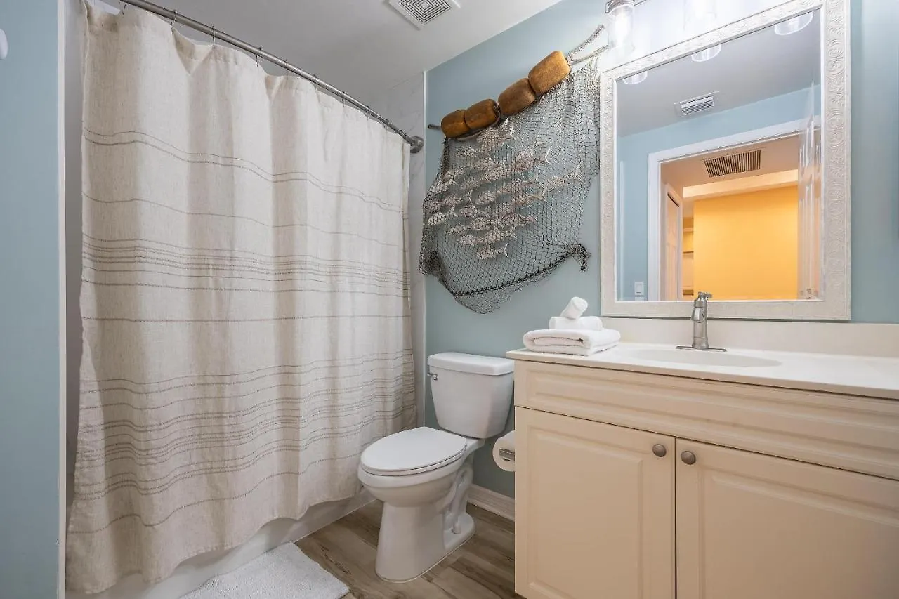 Closest To The Pool! - Updated, Bright & Cheery - Serenity Cove - Roelens Vacations Holiday home Cape Coral