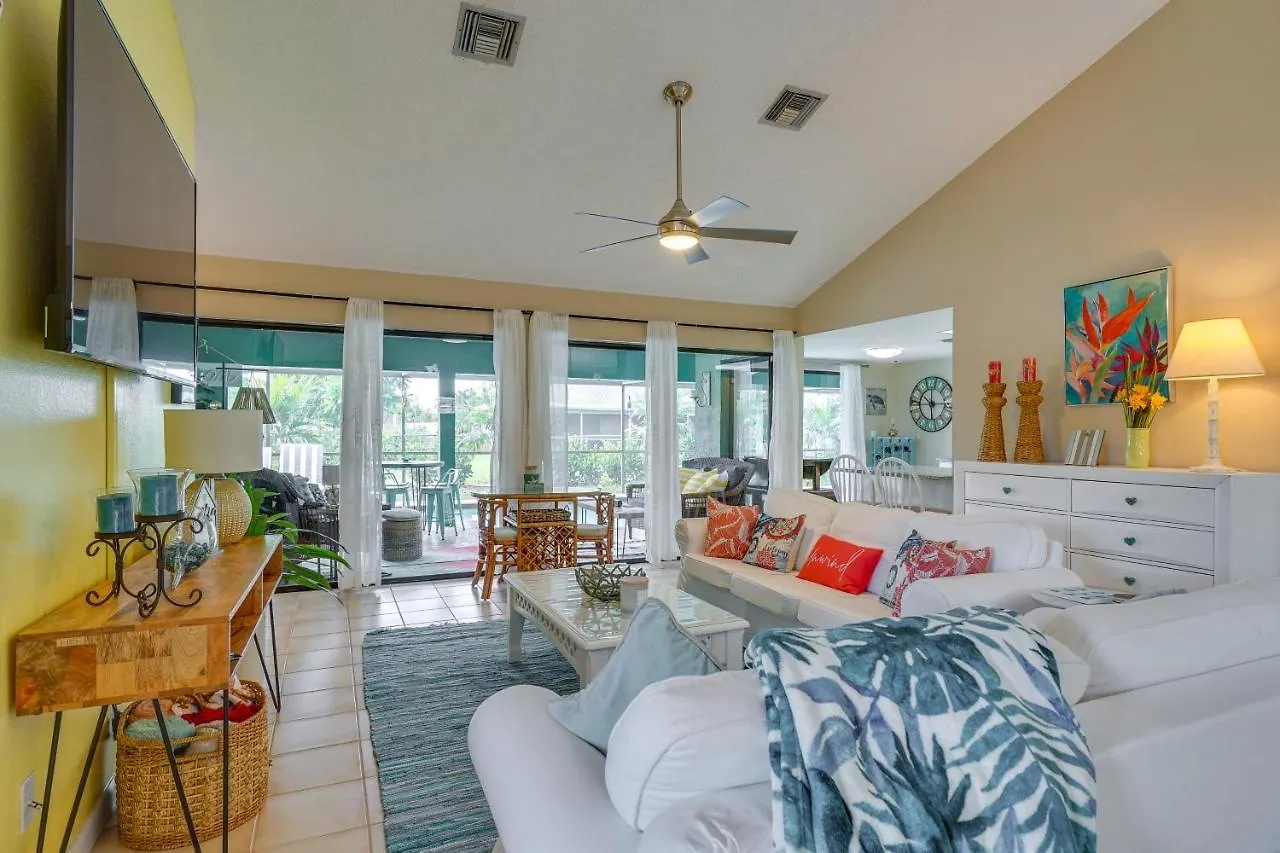 Near Beaches And Downtown Holiday home *