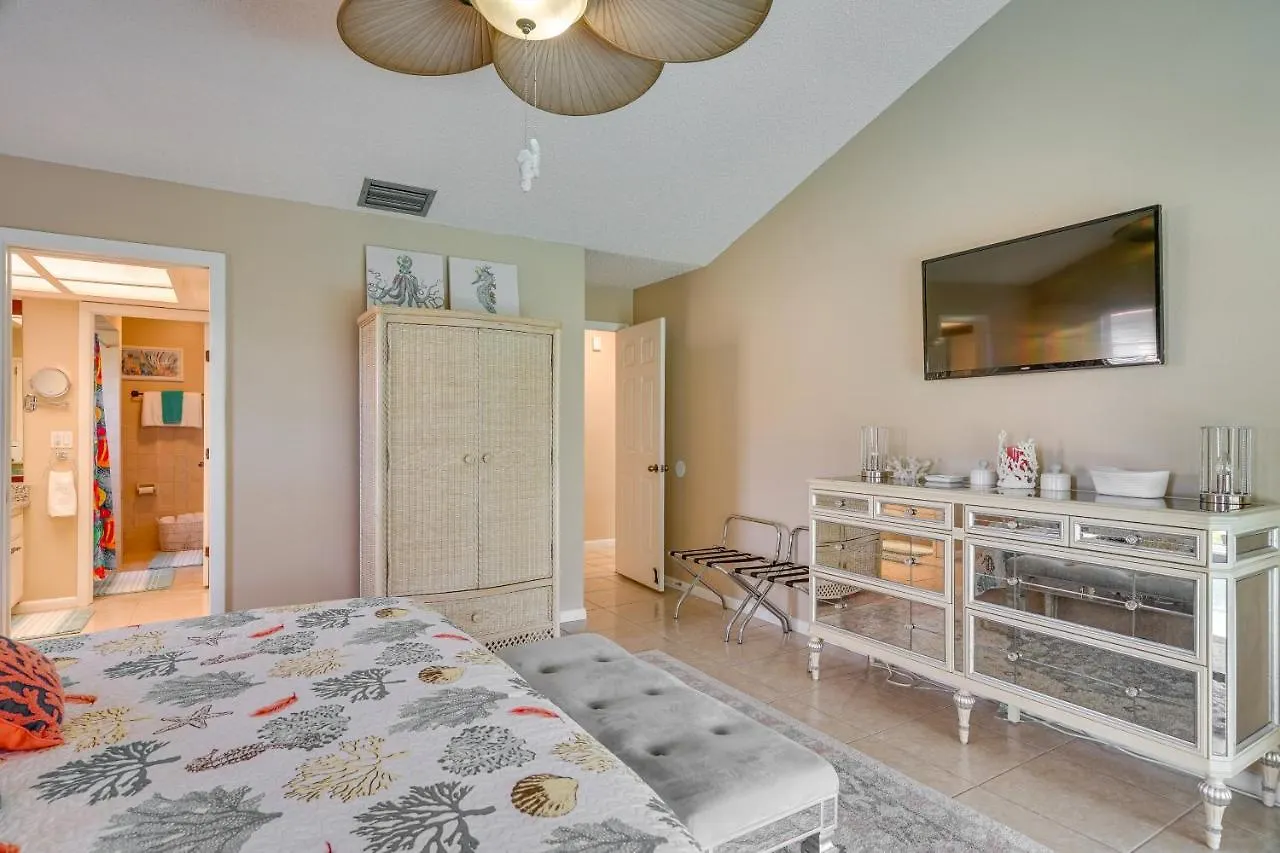 Near Beaches And Downtown Holiday home Cape Coral