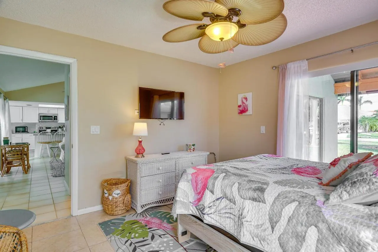 Near Beaches And Downtown Holiday home *