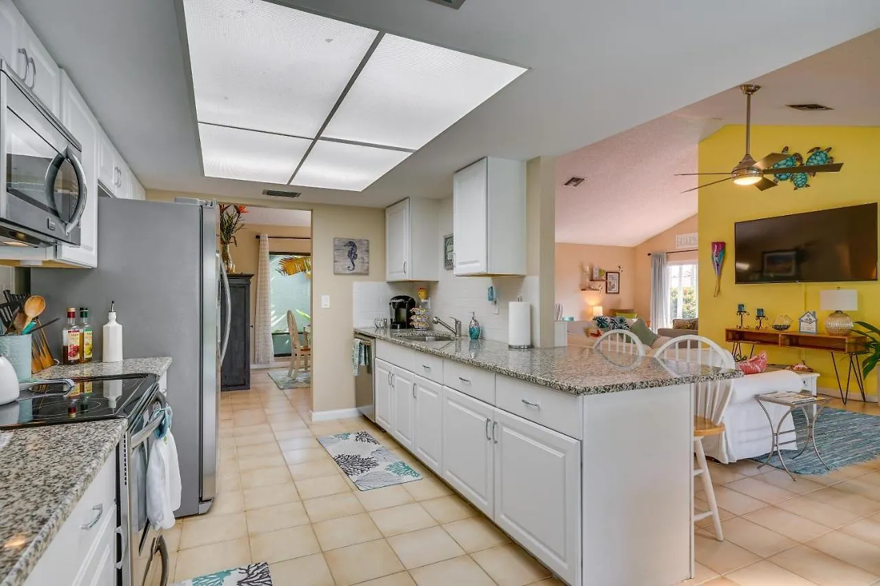 Near Beaches And Downtown Holiday home