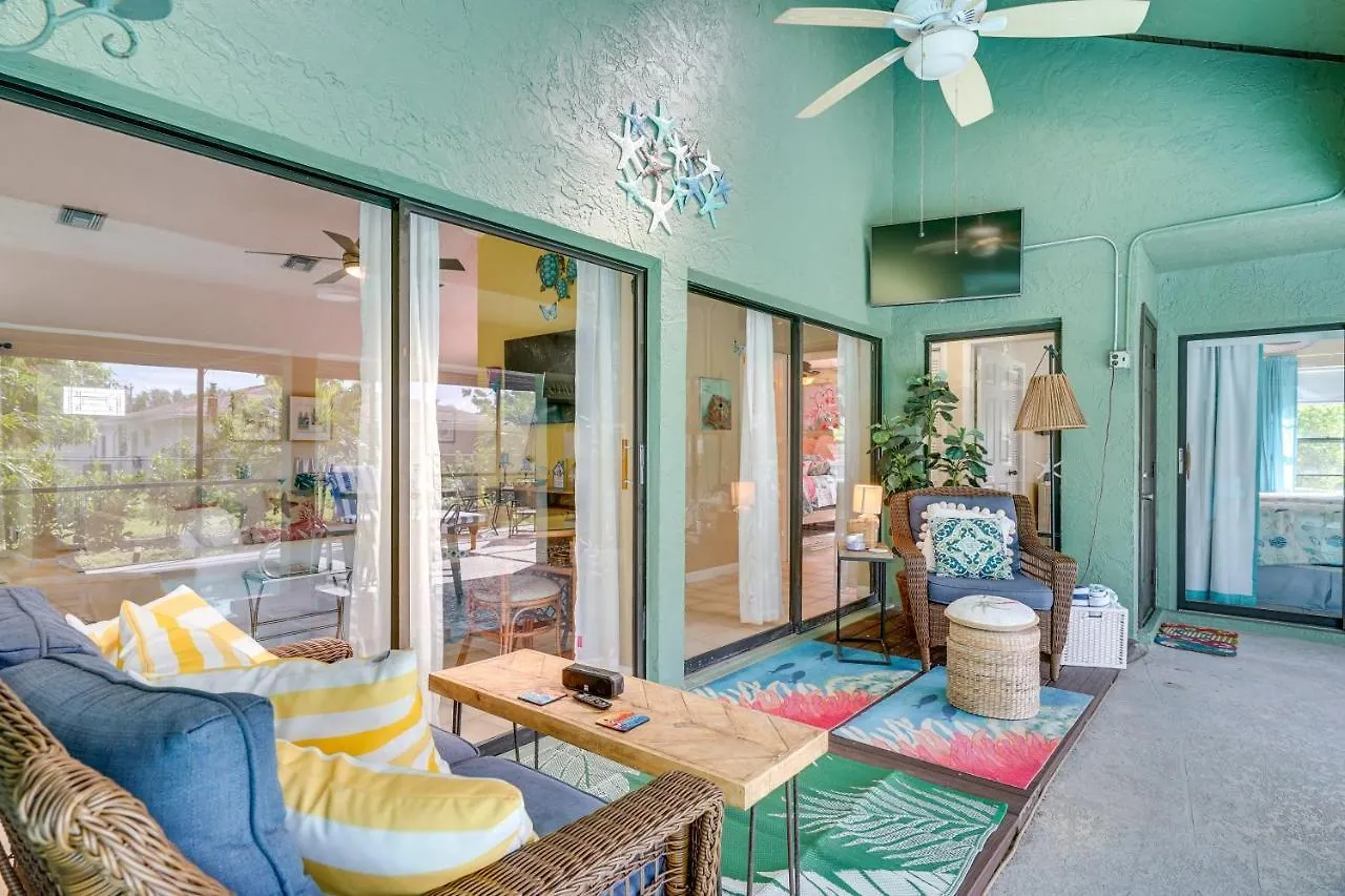 Near Beaches And Downtown Holiday home Cape Coral