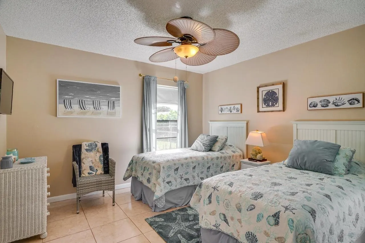 Holiday home Near Beaches And Downtown *