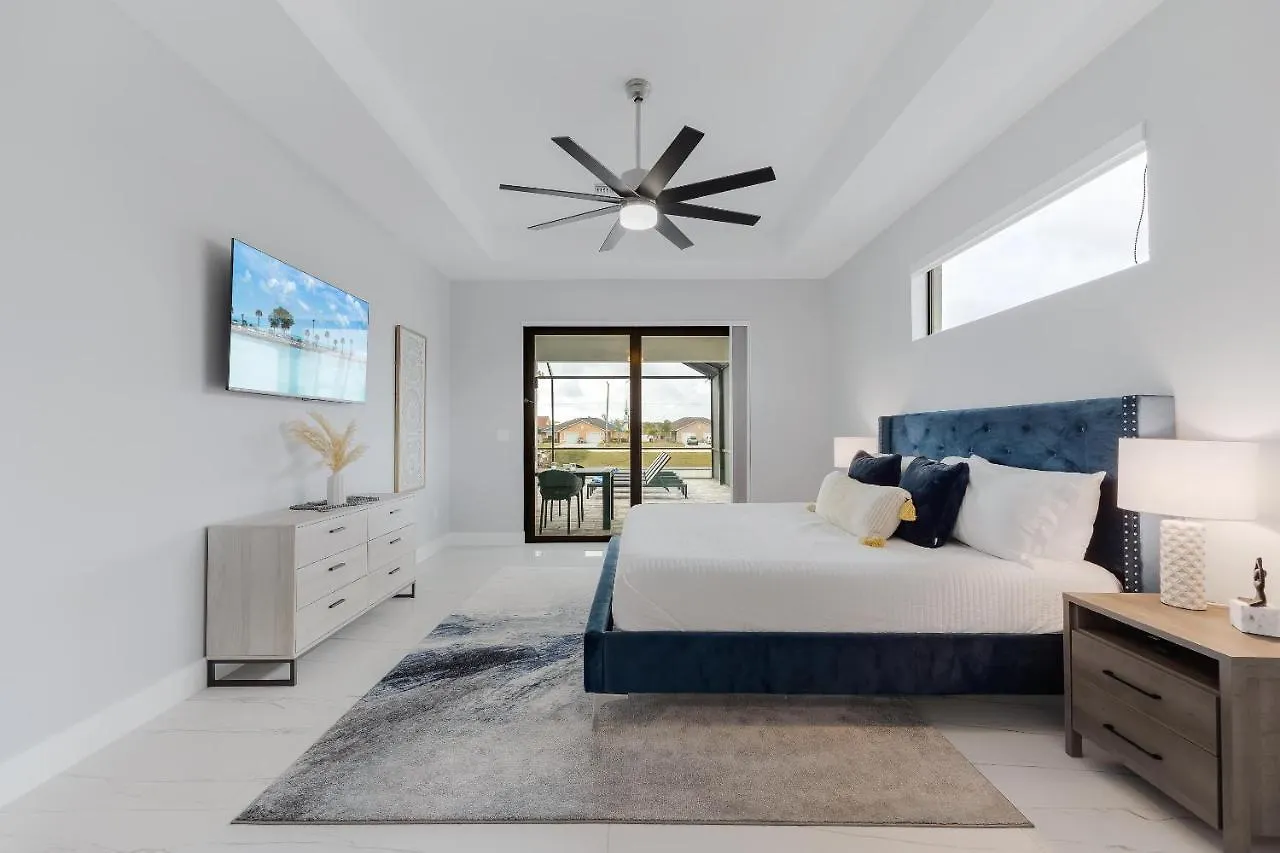 Cloud 9- Roelens Vacations * Cape Coral