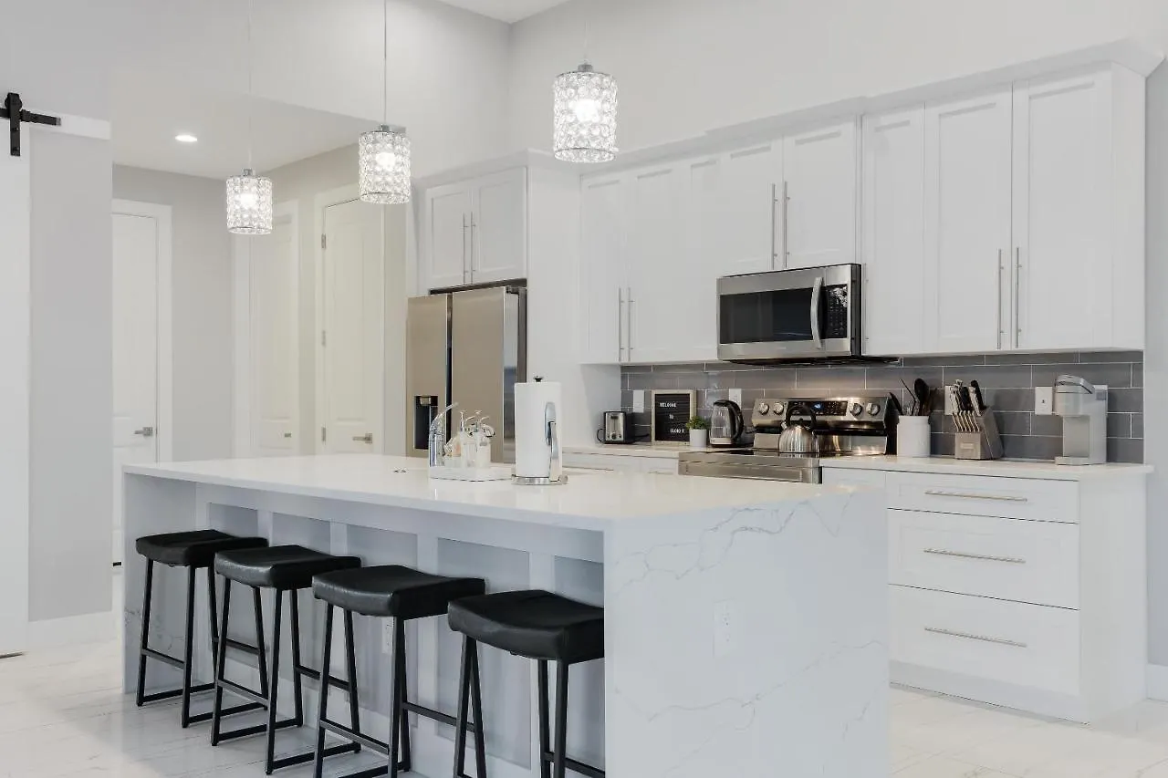 Cloud 9- Roelens Vacations Cape Coral