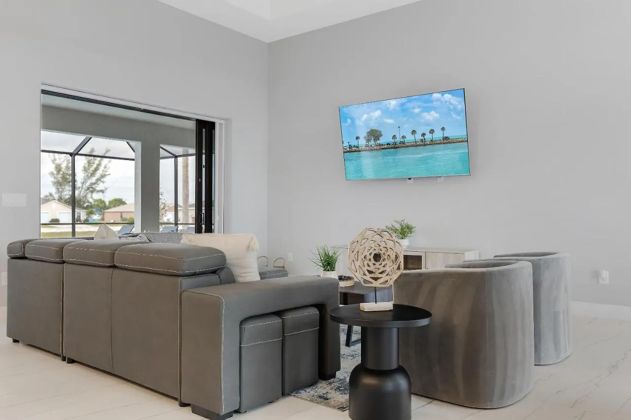 Cloud 9- Roelens Vacations Cape Coral