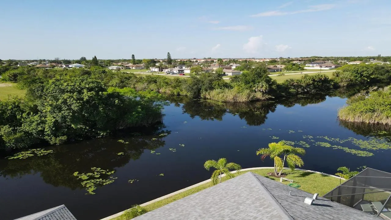 Phoenix Quite Area Pool And Great Water Few Cape Coral