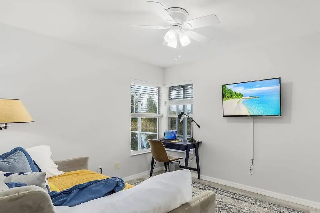 Family Retreat 4 Bedroom, Heated Pool, Pets Okay Holiday home Cape Coral