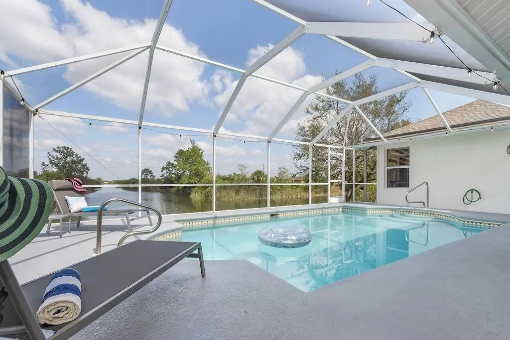 Family Retreat 4 Bedroom, Heated Pool, Pets Okay Holiday home