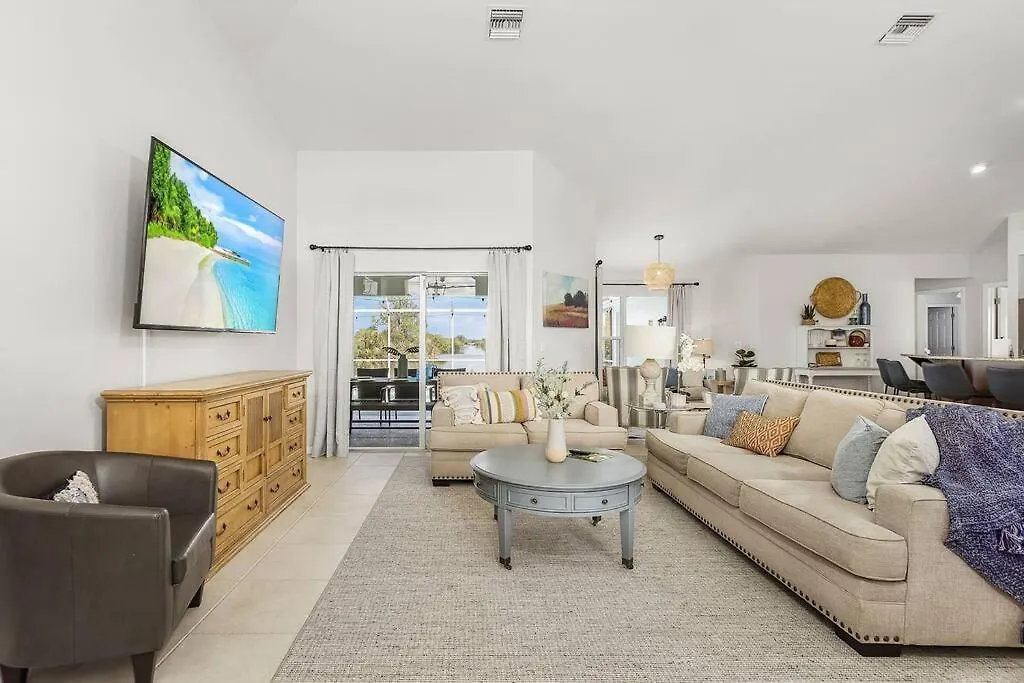 Holiday home Family Retreat 4 Bedroom, Heated Pool, Pets Okay