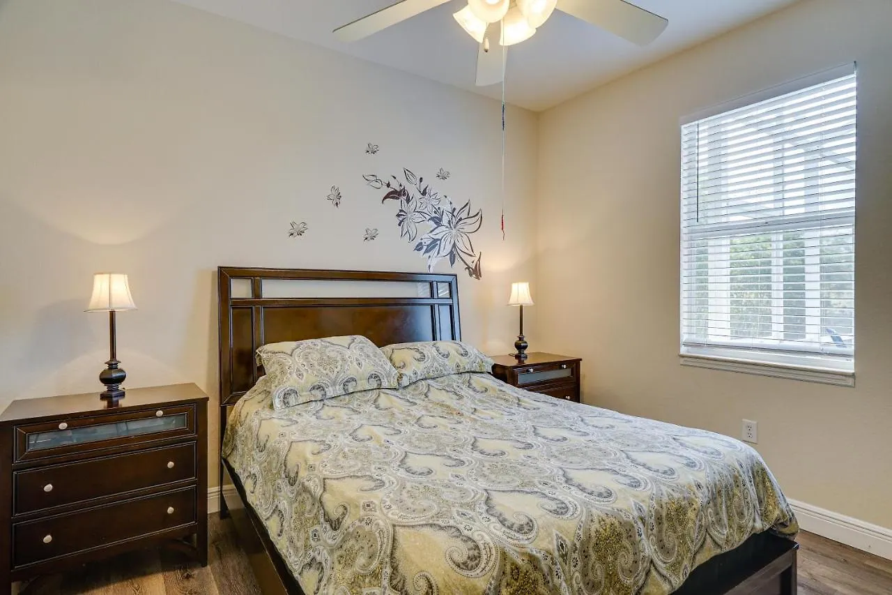 Spacious With Screened Lanai And Pool!