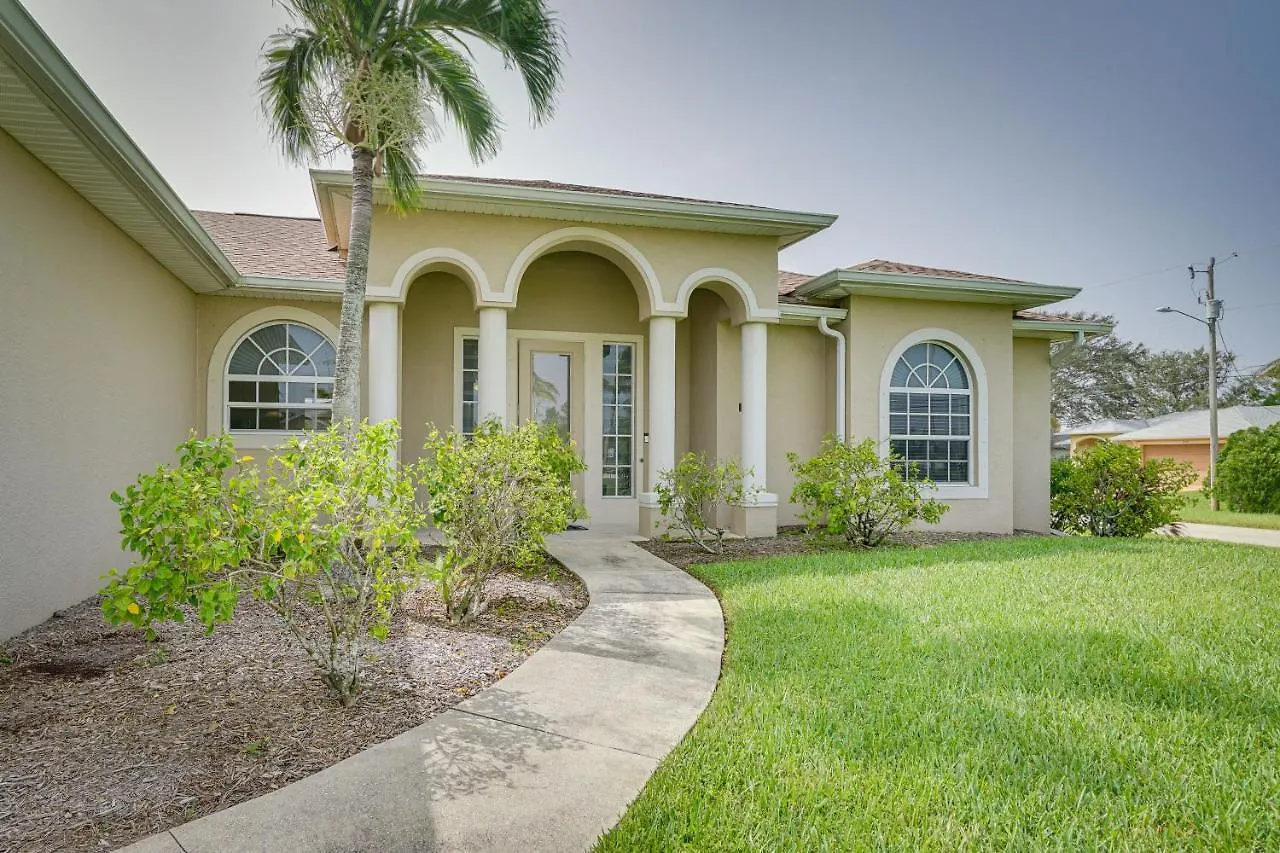 Spacious With Screened Lanai And Pool! Holiday home *