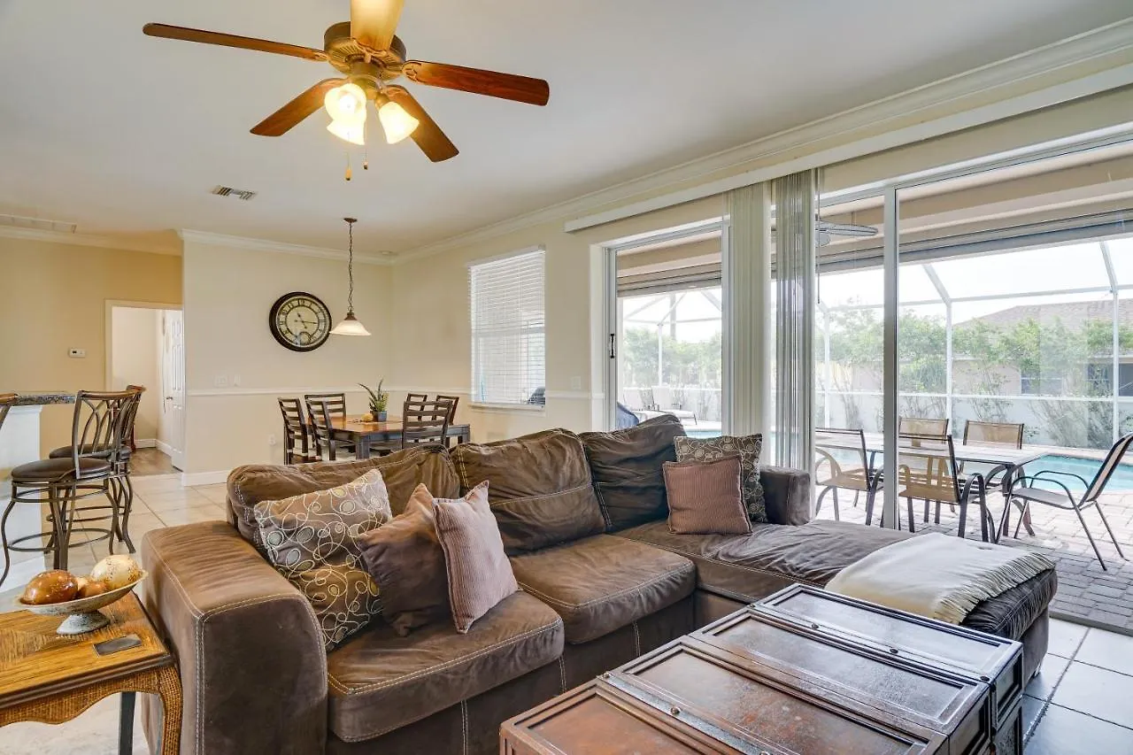 Spacious With Screened Lanai And Pool!