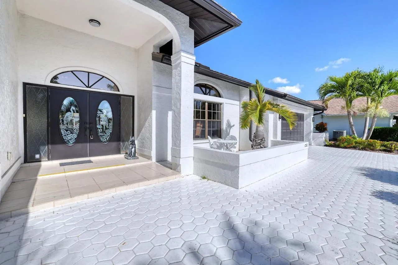 Waterview - Amazing Gulf Access Pool And On Spacious Corner Lot! * Cape Coral