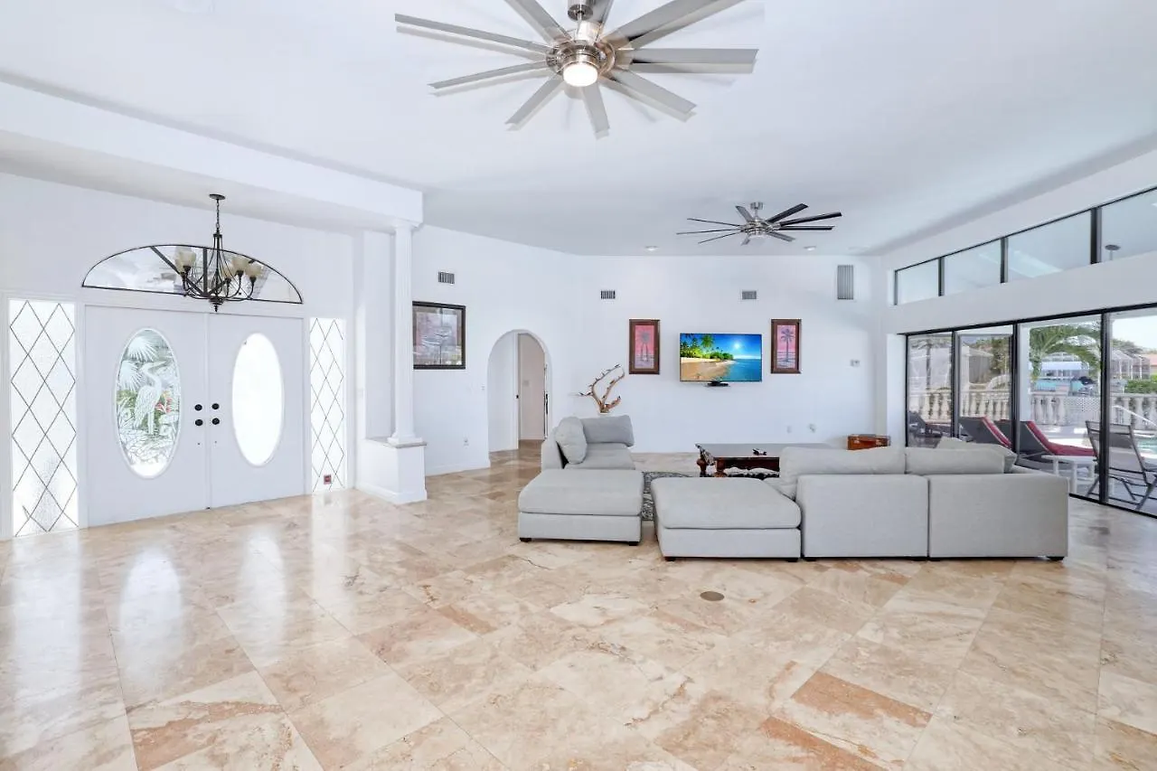 Waterview - Amazing Gulf Access Pool And On Spacious Corner Lot! Villa Cape Coral