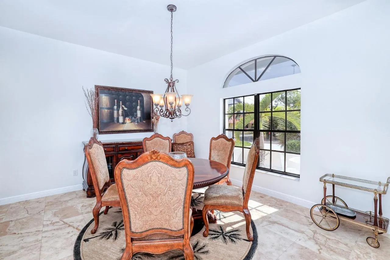 Waterview - Amazing Gulf Access Pool And On Spacious Corner Lot! Cape Coral