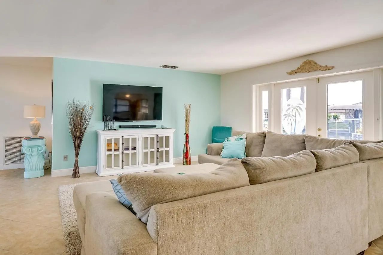 Waterfront With Pool, Dock And Grill! * Cape Coral