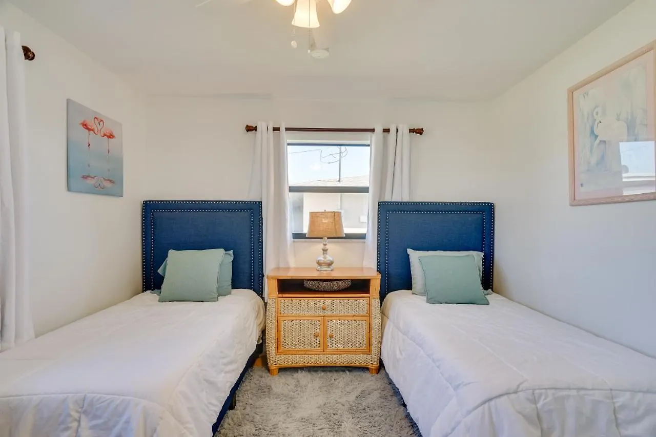 Holiday home Waterfront With Pool, Dock And Grill! *