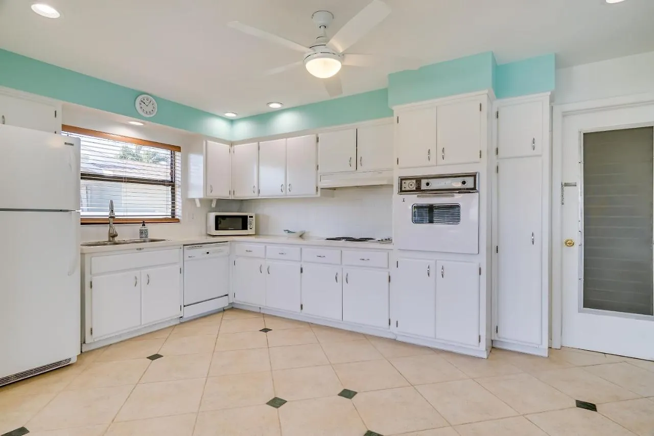 Waterfront With Pool, Dock And Grill! Holiday home Cape Coral